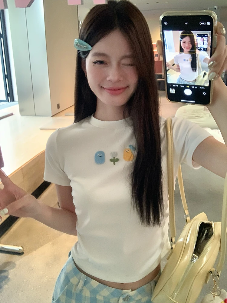 おしゃれな白いアイコンをどう選ぶ？かわいいと通勤スタイルのバランスを取るためのベストなTシャツとは