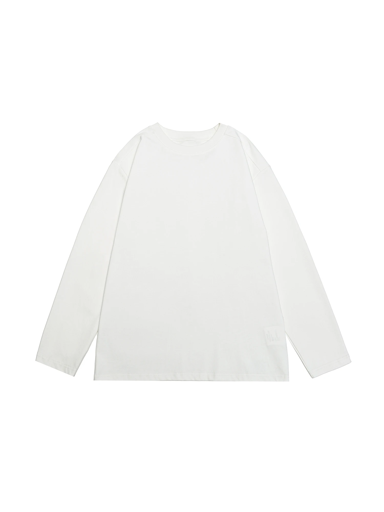 メンズ ロングtシャツのベーシックスタイル：シンプル無地長袖Tシャツの実用性と着こなし