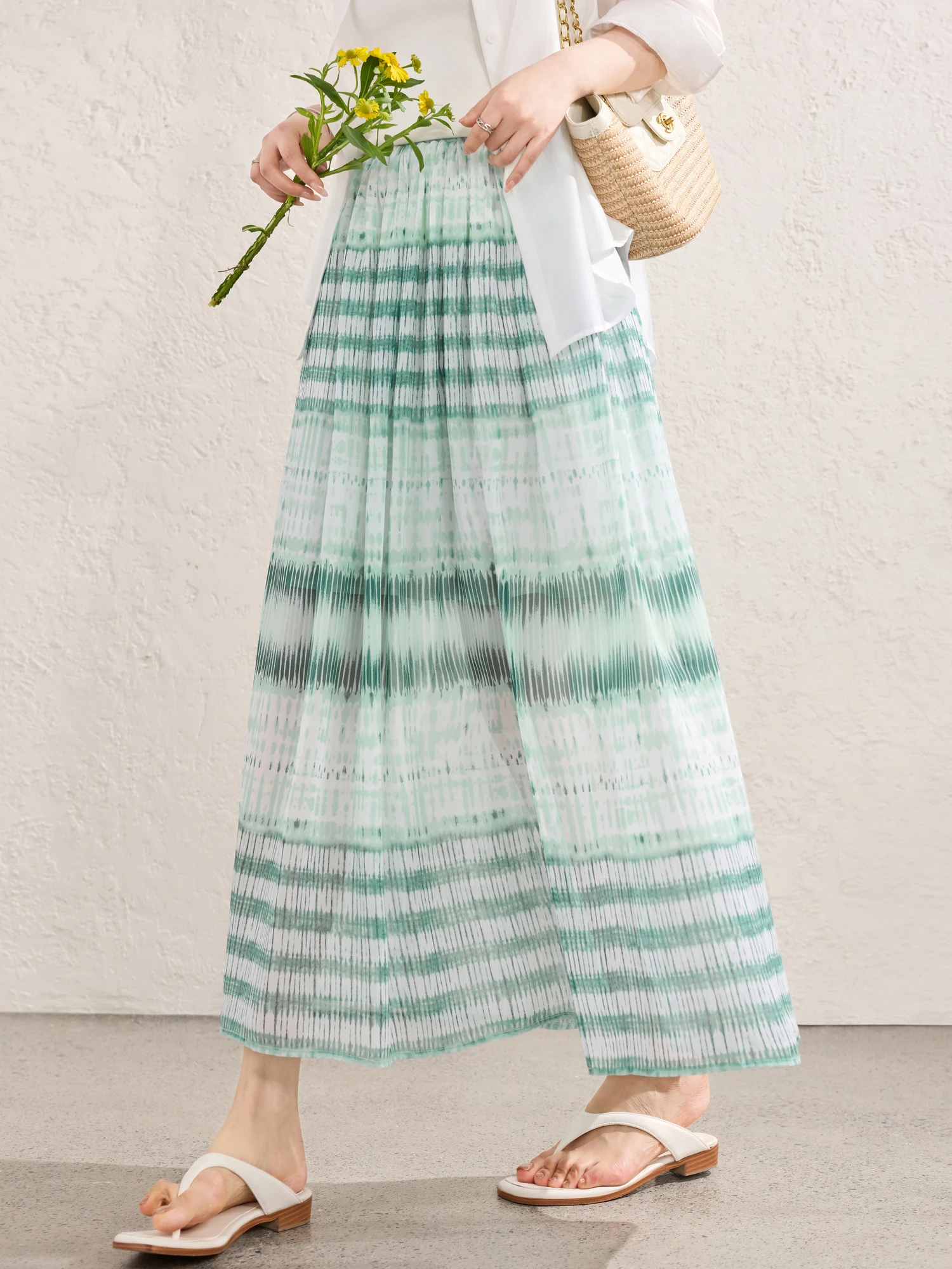した雰囲気のミントグリーンタイダイストライプフレアスカート：丈が選べる夏服スカートの実用性と着用シーン