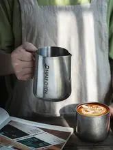 ステンレス製 コーヒーラテアートピッチャー【計量機能付き・プロ用・泡立て器】