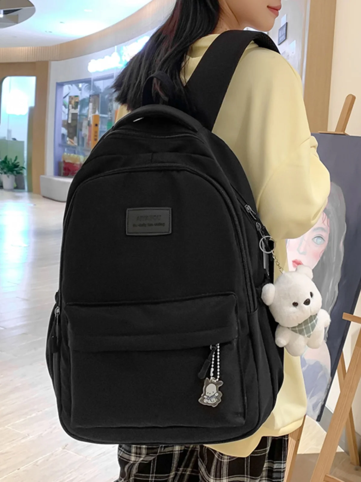 15インチ リュックは通勤でも通学でも使える？黒いシンプルリュックが選ばれる理由とは？