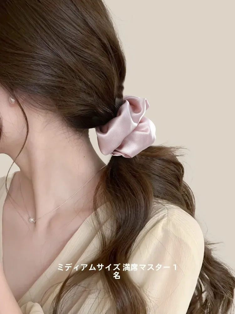 シルクのヘアゴムで崩れにくいアレンジを実現する方法