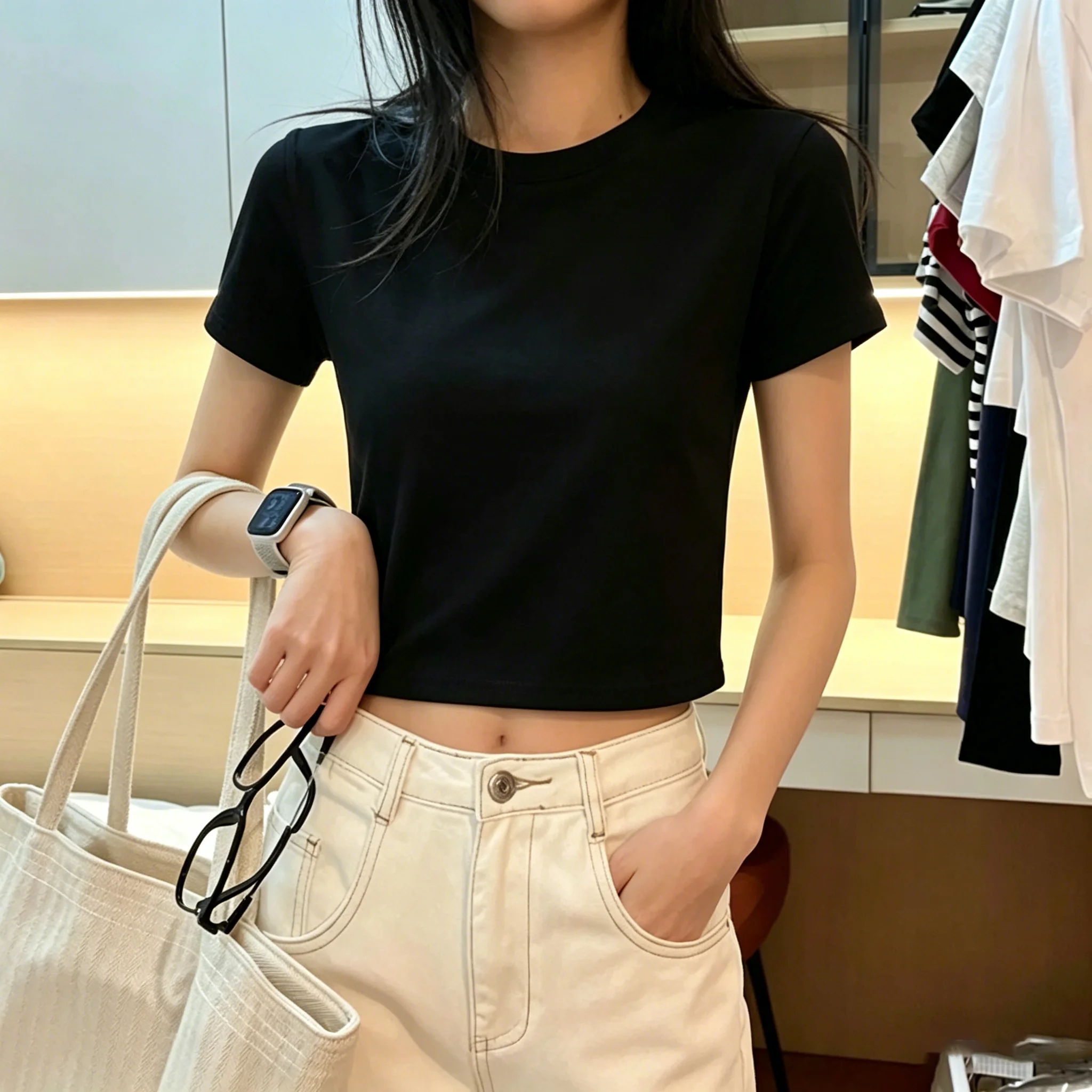 cropped t shirt はどんなときに着るべき？そして、どんな体型に似合うのか？