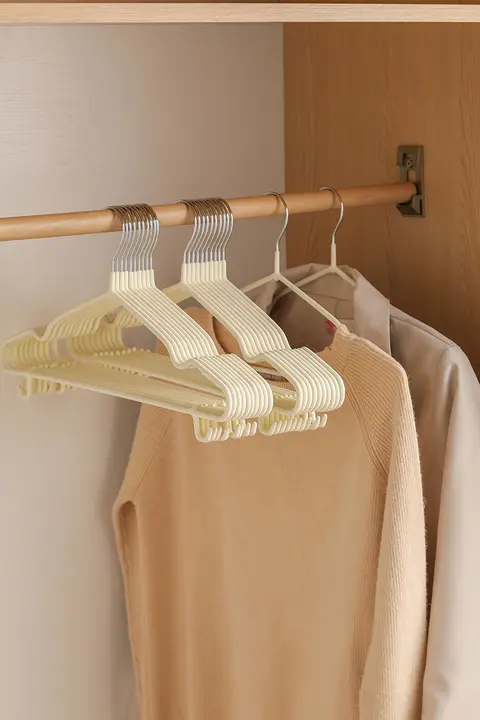 広幅デザインの滑り止めハンガー【無痕・衣類収納用・実用的】