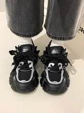 黒のスポーツシューズ【レディース・冬用・通気性・厚底・ダッドシューズ】