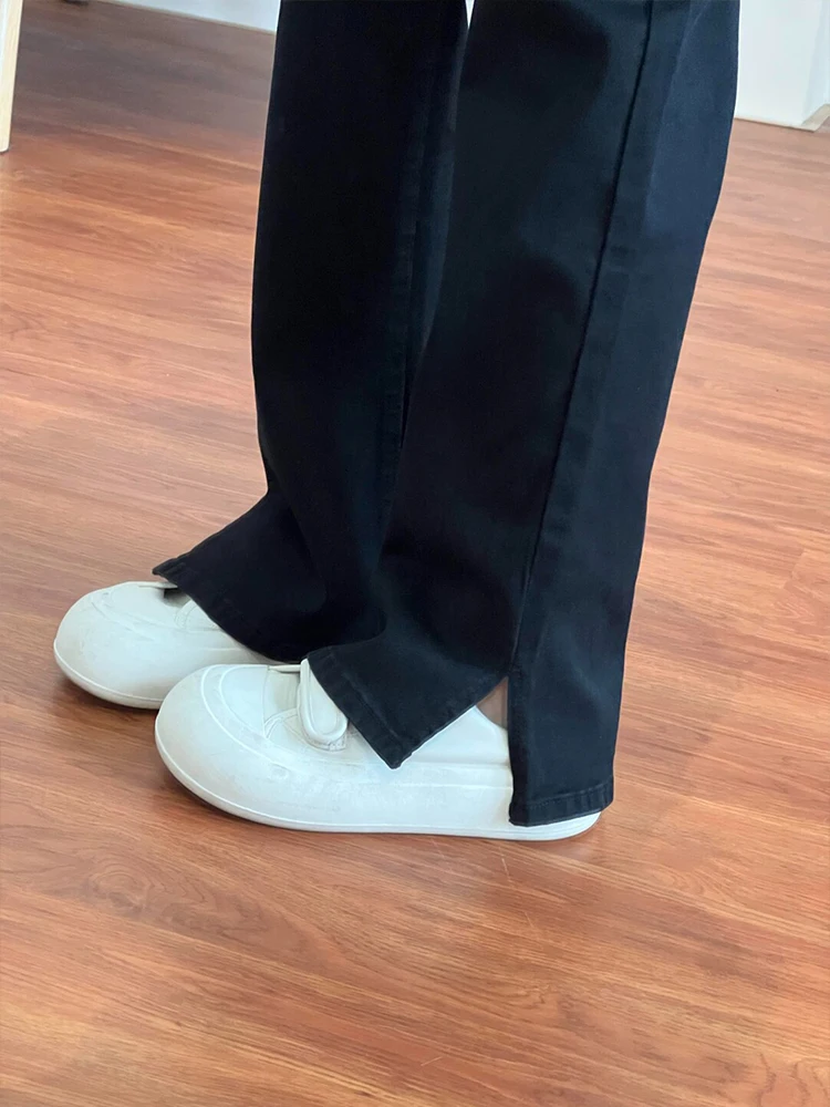 黒色のスリット入りフレアデニムパンツ：ハイウエストで梨型体型に最適な微喇デザイン