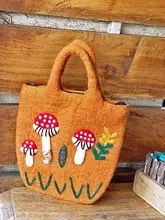 ハンドバッグ ウールフェルト ハンドメイド 天使 キノコ モチーフ かわいい カラフル 丁寧な仕上げ ネパール製