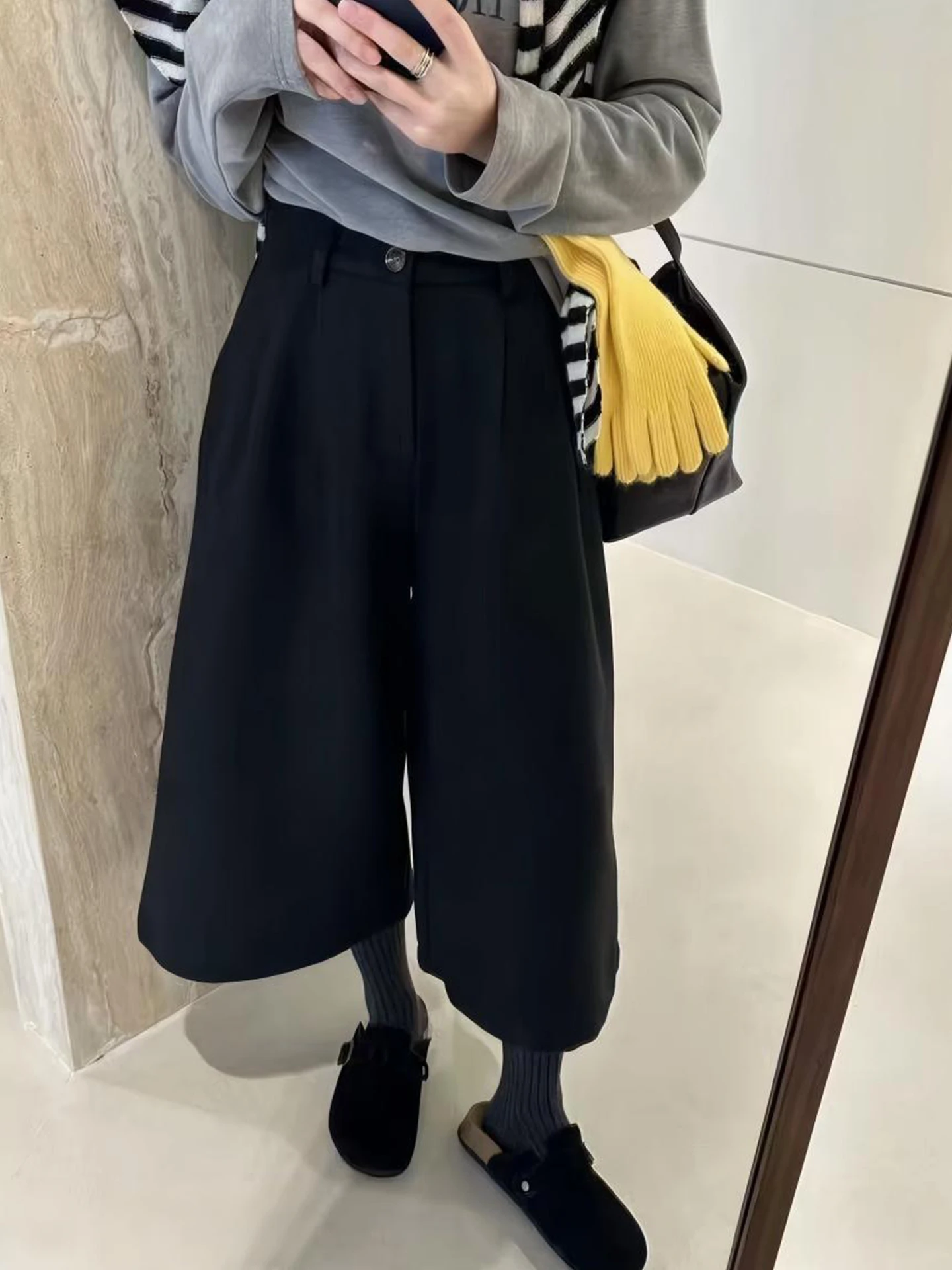 秋冬用 グレーのウールパンツ【フィット・ワイドレッグ・カジュアル】の実用性と特性とは