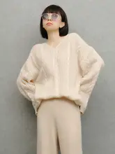 米杏色のVネック透かし編みニットトップス【春秋冬用・フレンチスタイル】