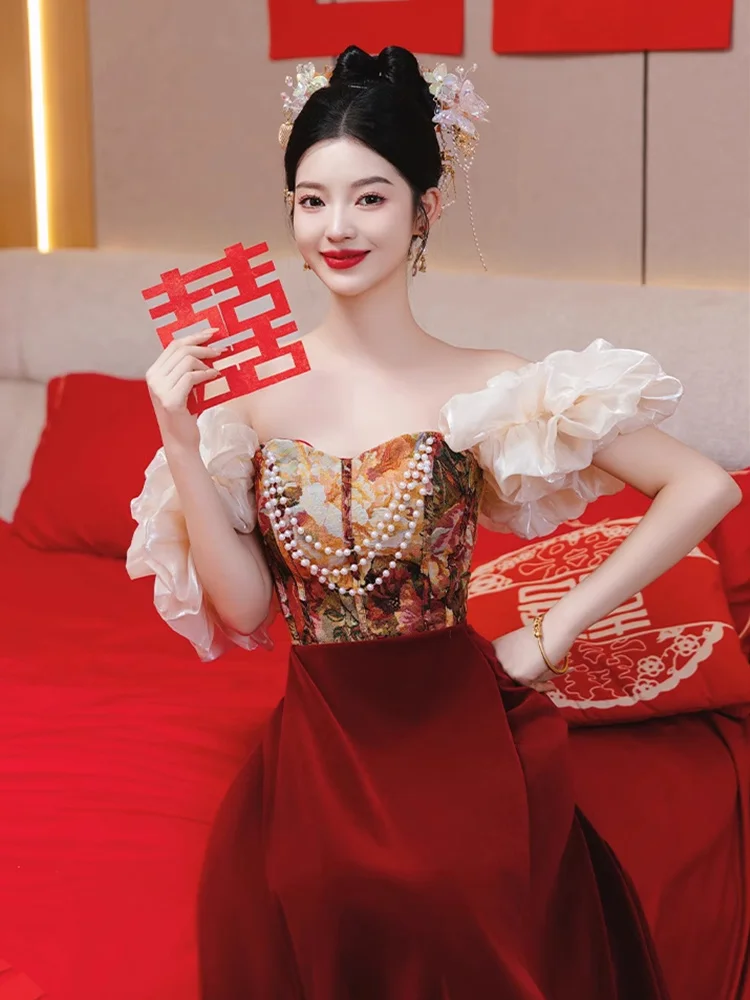 ワインレッドのウェディングドレスは、本当に「かっこいい」のか？その理由と選び方を徹底解説