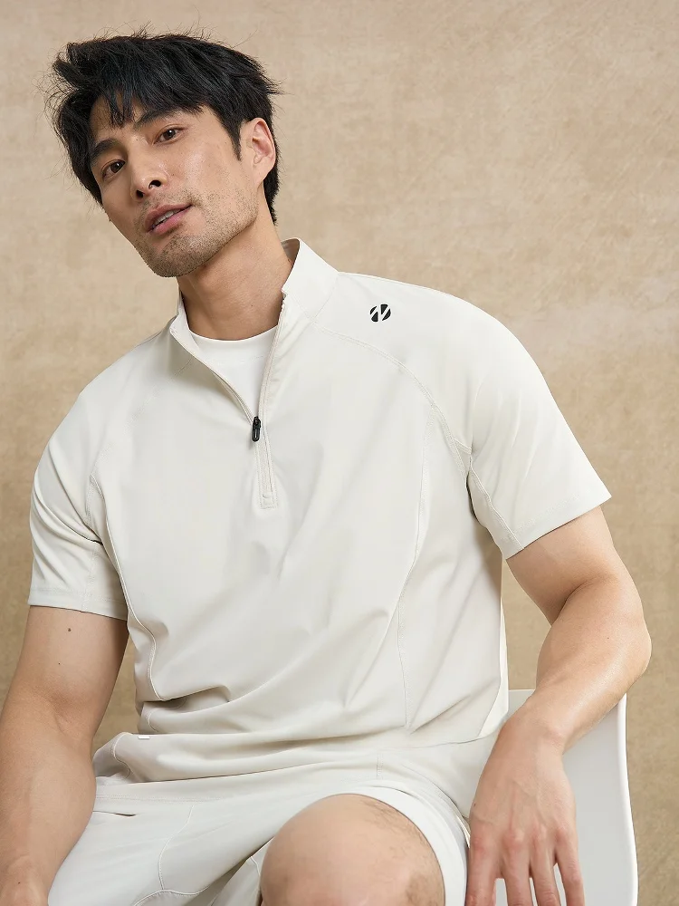 アウトドアスポーツ風 ジッパー付き立襟半袖Tシャツ：夏の日常活動に最適な軽量弾力素材の実用性解析