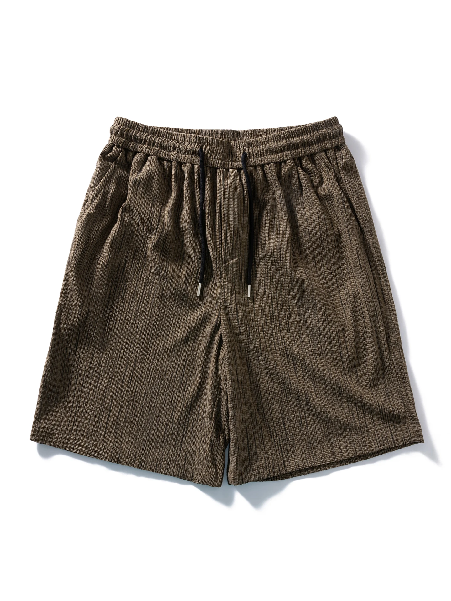 ぽっちゃりメンズ夏に合う服は、どう選ぶ？肌理感のアイスシルクショートパンツが解決するリアルなコーデの悩み