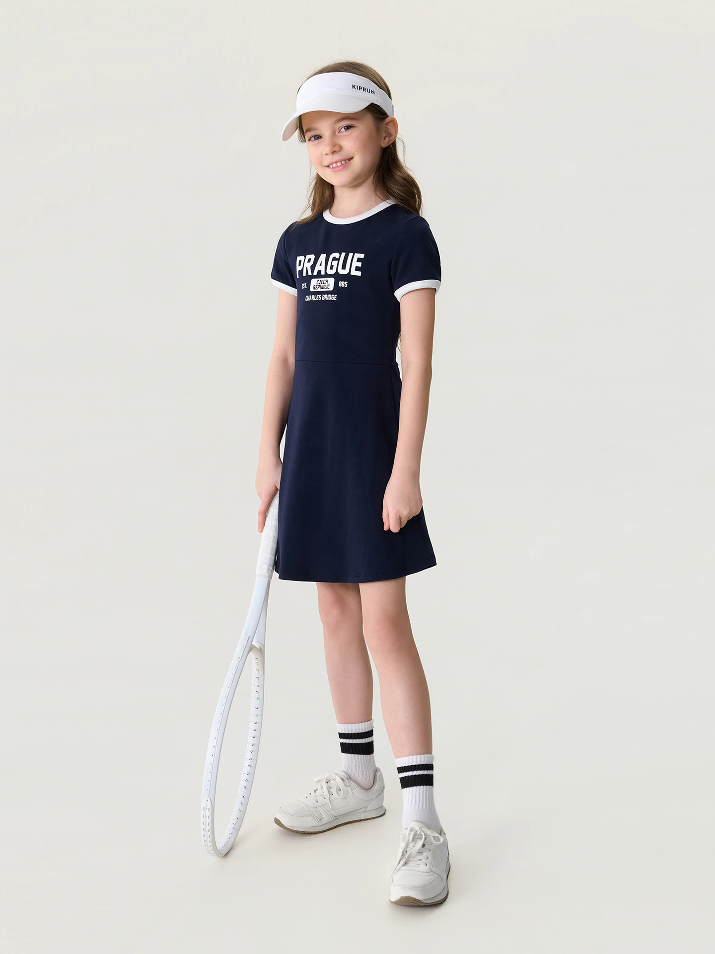 かわいいテニスウェアレディース：レトロスポーツスタイルワンピースの実用性と着心地解析