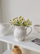 アンティーク風浮彫り陶器の花瓶【ホワイト・インテリア装飾用・小さなミルクポット】
