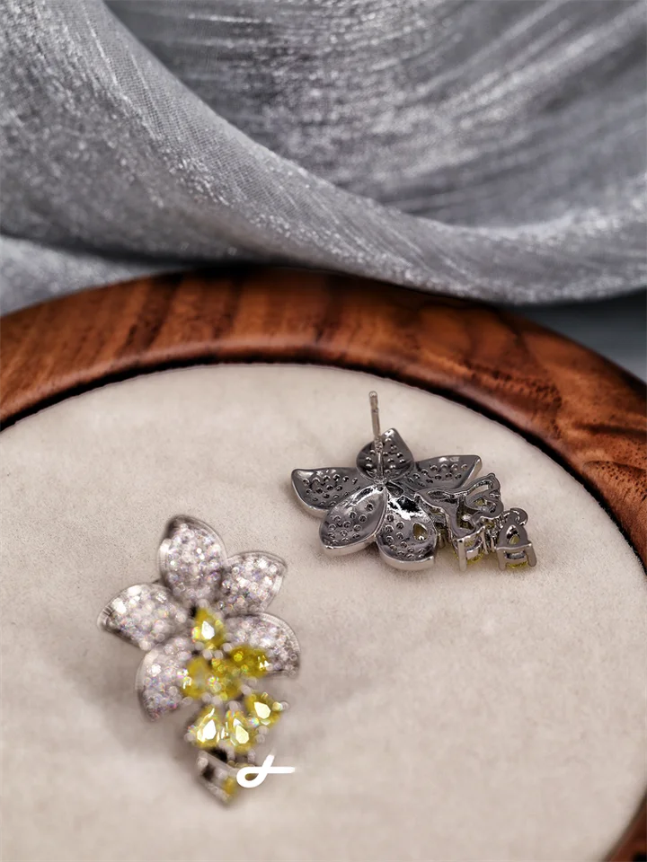 イヤリング【イエローとホワイトの小花デザイン】