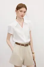 Vネックデザインの女性用シャツ【春夏用・韓国風・面接・教師向け】