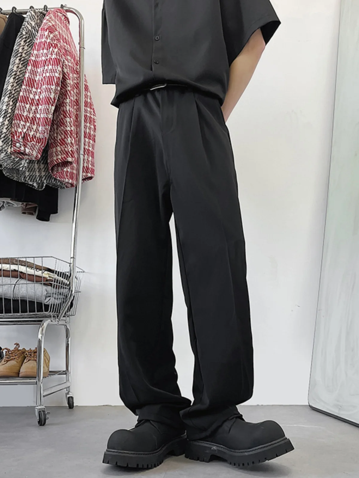 30代・40代男性の春ファッションに最適な190トール丈スーツパンツ