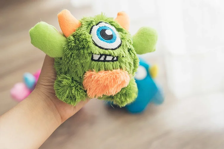 Qmonster ペット用おもちゃ：音が出るゴム製ボールで犬の遊び時間を効率的に拡大