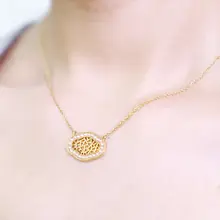 海棠花窓デザインの小米珠ネックレス【シンプルな吊り下げデザイン・誕生日プレゼントに最適】