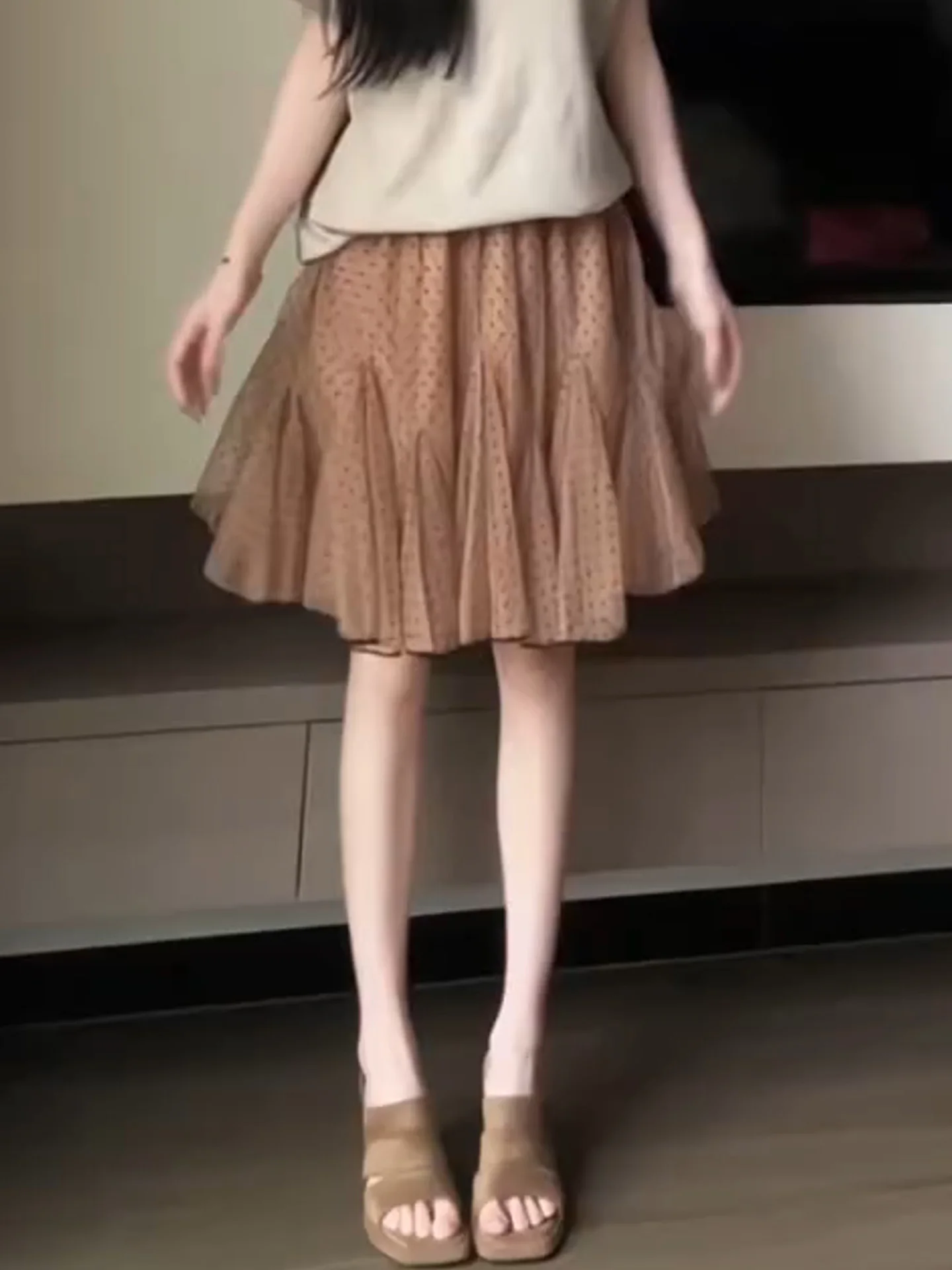 夏服 レディース スカートをどう選ぶ？Aラインとハイウエストが決める、通勤からレジャーまで使える1本の秘密