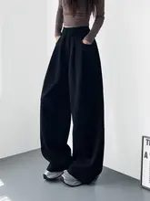 ブラックのフィットワイドレッグパンツ【春季用・カジュアルスタイル・フロアロング】