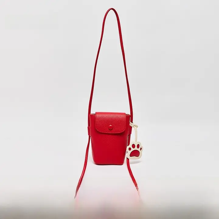 夏用シンプルデザインのフラップ携帯電話ポーチ【立体猫爪チャーム付き・ファッショナブル】