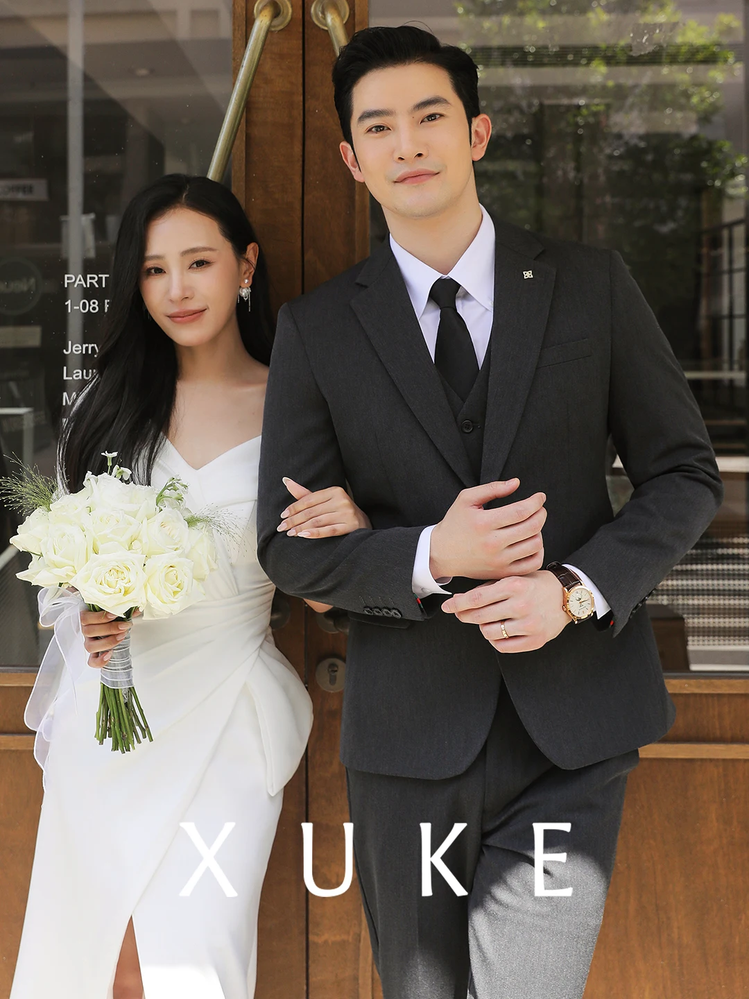 結婚式スーツグレーを選ぶときに迷うなら、この1点セットが救う