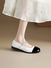 柔らかさを演出するホワイトマリージェーンシューズ【フラット・春用・シンプルデザイン】（セットアップ対応）