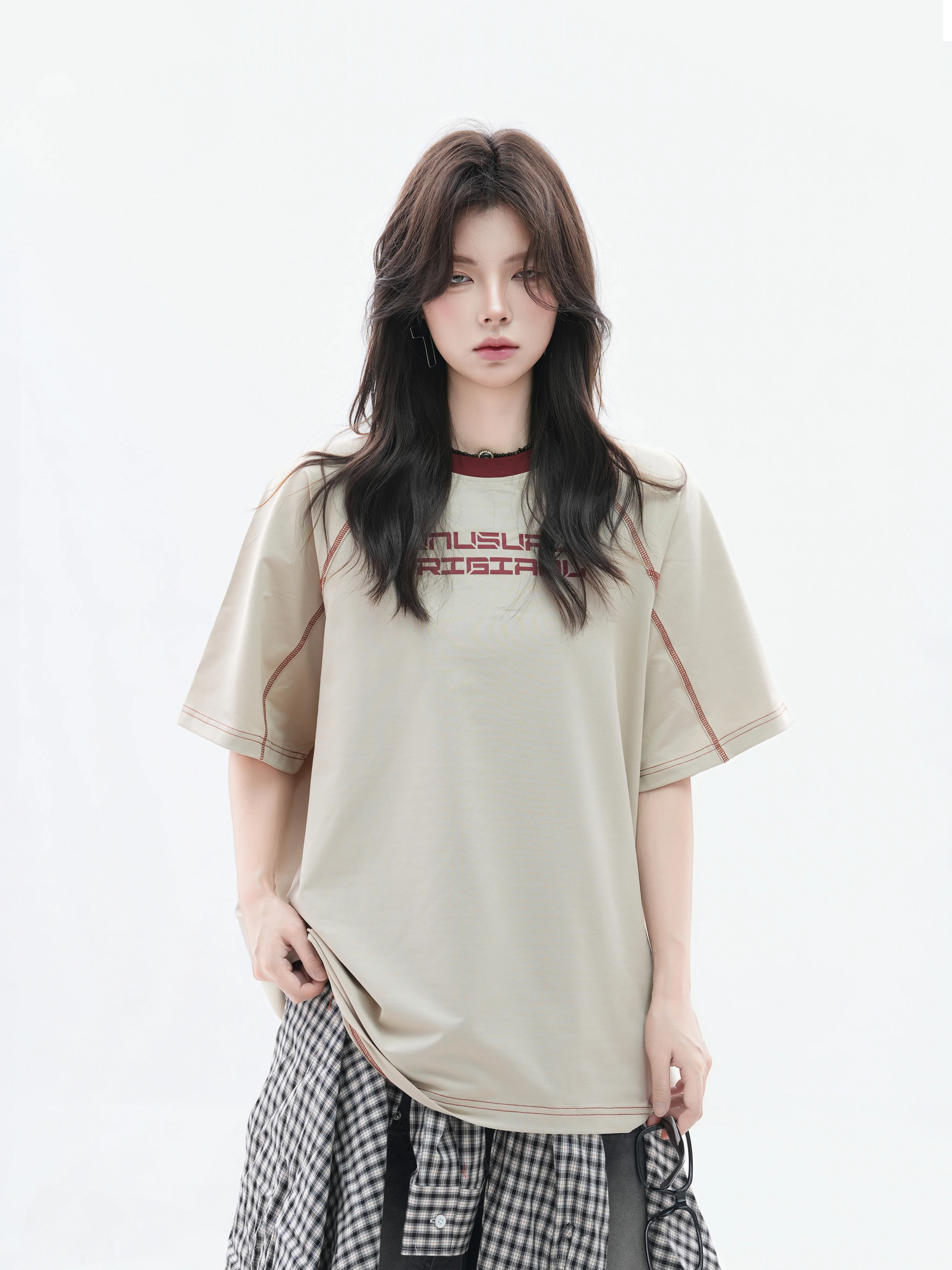 アメリカンスタイルのカラーコンビネーション 半袖Tシャツ：カジュアル ストリート 系の定番アイテムとしての実用性