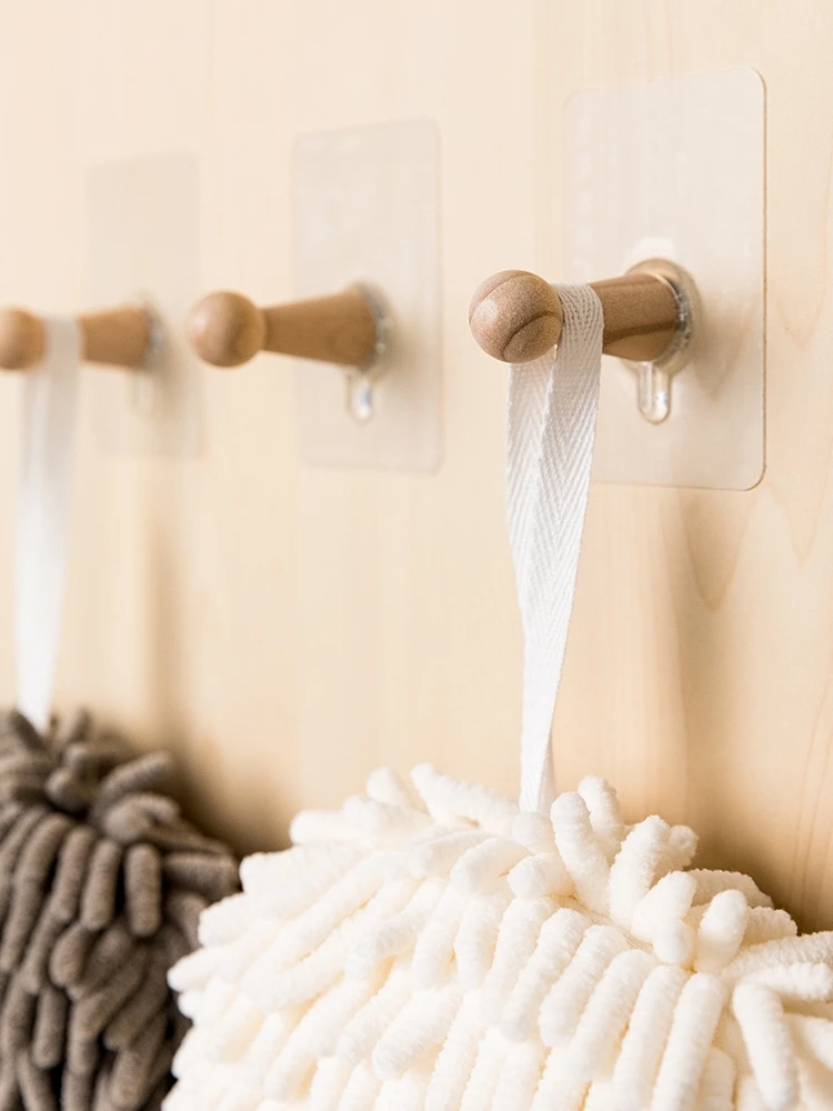 穴あけ不要の木製壁掛けフック：ウォールシェルフピン固定の実用性と設置方法