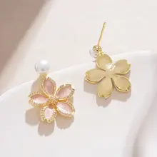 華やかなデザインのピンク花モチーフイヤリング【耳飾り】