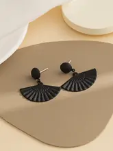 中国風ファン型 黒色イヤリング【アンティークスタイル・ノーホールタイプ・シンプルデザイン】