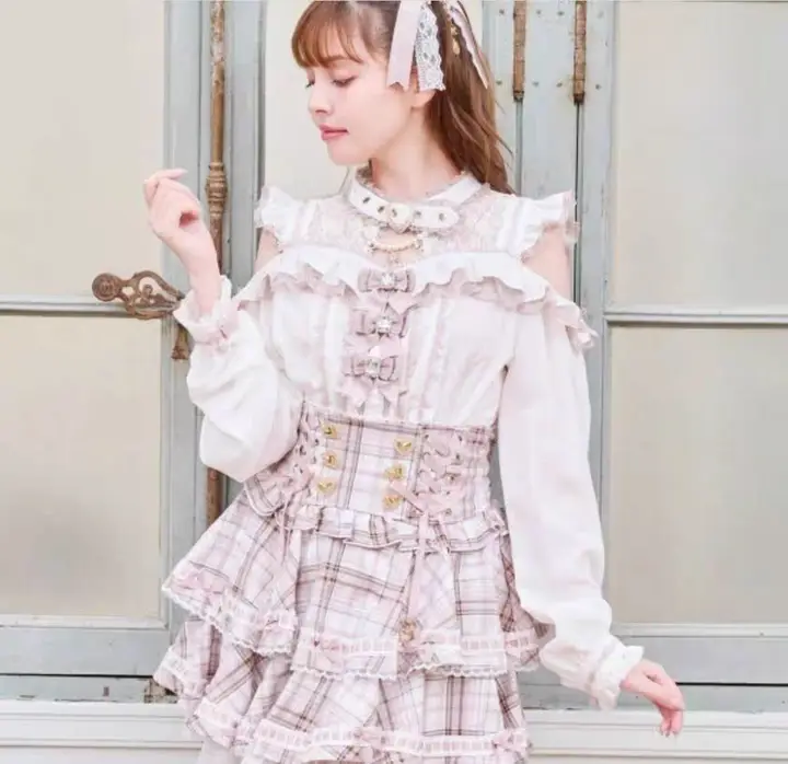 セクシーで甘美なデザイン！レースオフショルダーシャツ【リボン付き・カジュアル・学院風】（セットアップ対応）