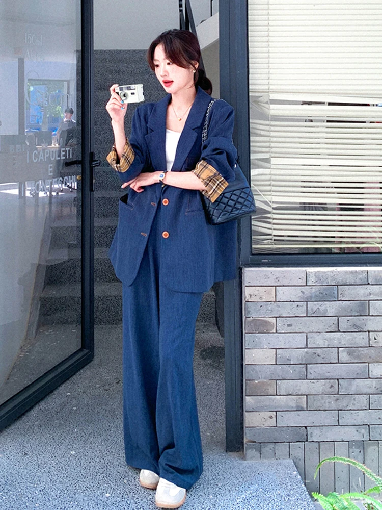 今流行ってる服は、通勤の疲れを癒すブルーのスーツなのか？
