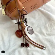 ハート形テニスラケットデザインのレザーチャーム【バックパ  ックやカバンに最適・DIY用キーホルダー】（セットアップ対応）