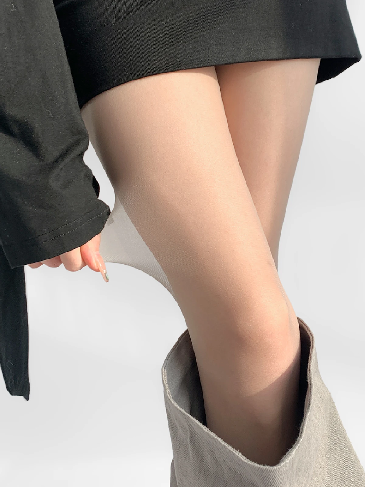 レディースつなぎを選ぶときに迷うのは、本当に「美脚」なのか？