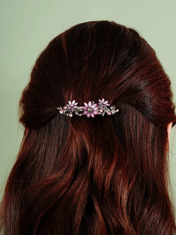 紫色花柄バンスクリップ：ピンをを使ったヘアアレンジの高級感を実現
