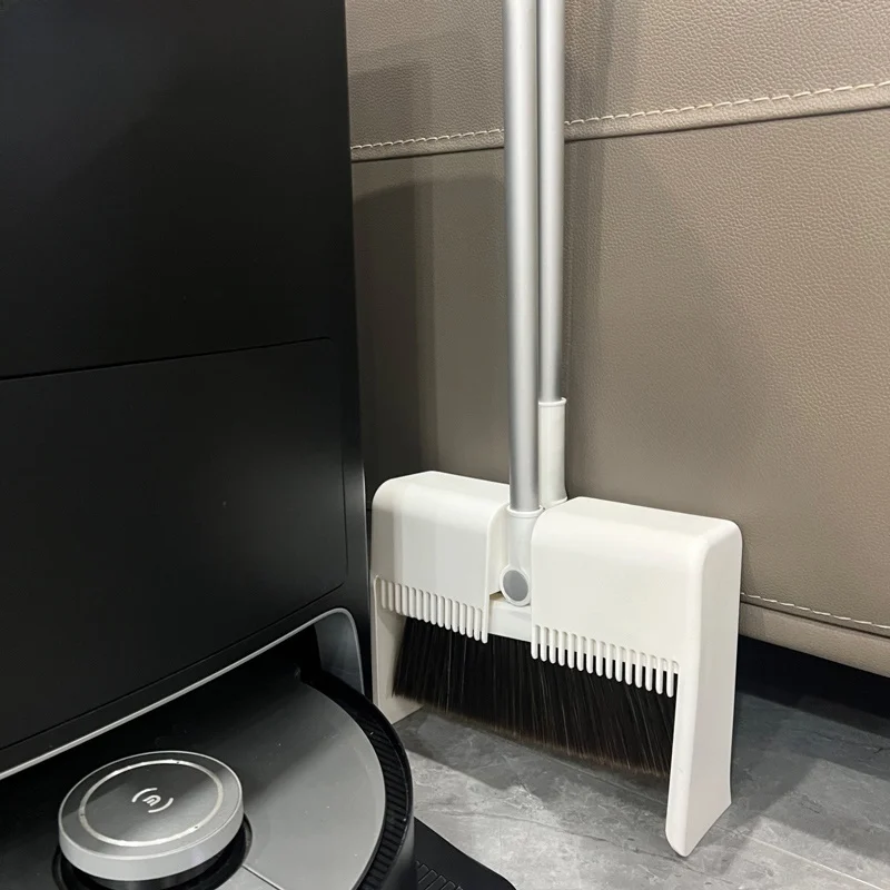 ベランダ掃除用具セット：折りたたみ式ほうきとちりとりの実用性と収納設計