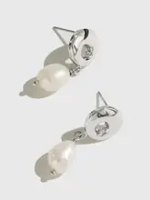 不規則なリングデザインの精巧なイヤリング【シンプルでありながら上品】