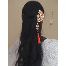 華やかなデザインの赤い扇子型髪飾り【結婚・婚礼・和装用・流れる房付き】