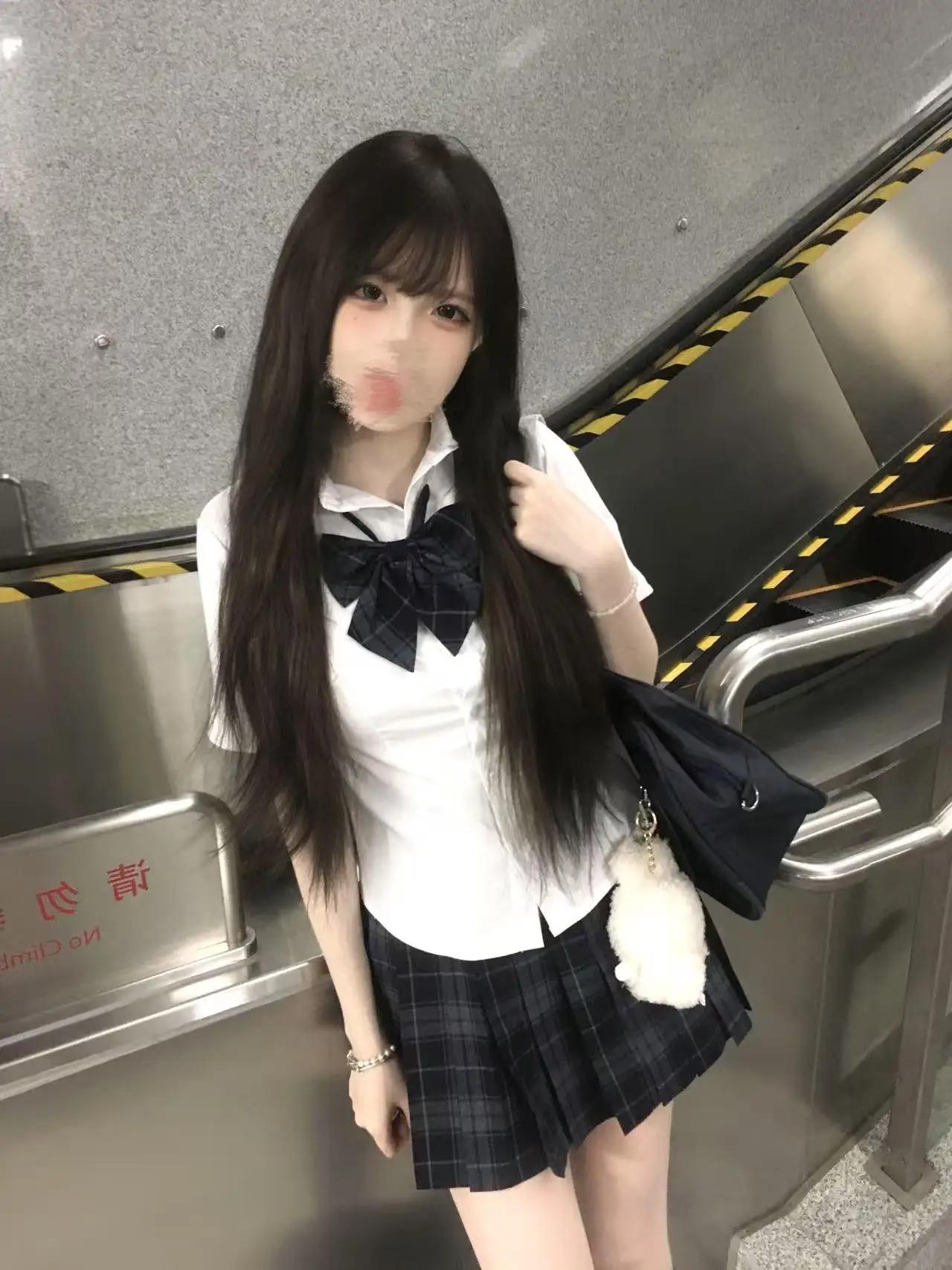 JKおしがまはファッションか制服か？今、最も人気のスタイル選びの答えは？