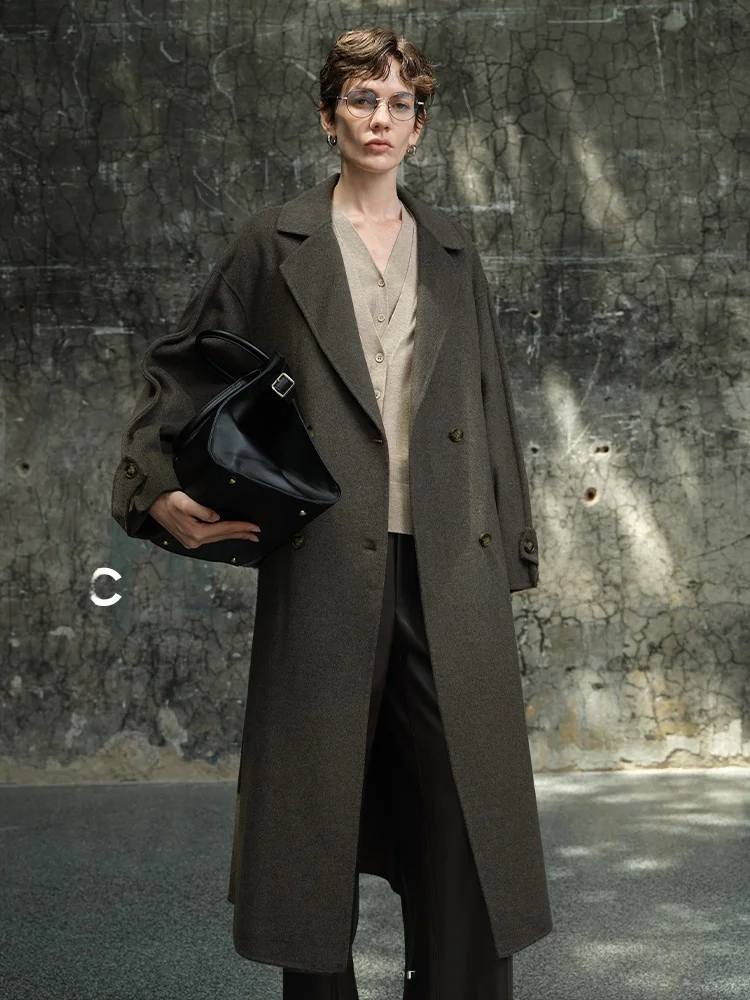 大人可愛い服 50代コーデ｜黒の羊毛ダブルフェイスコートで実現する洗練されたスタイル