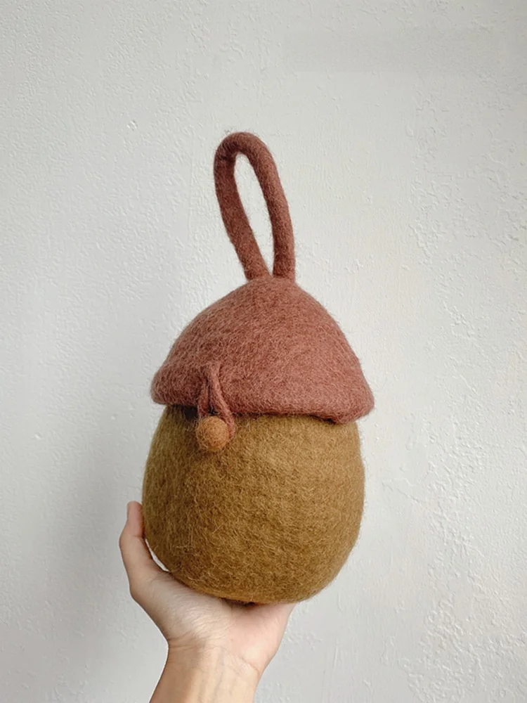 敬老の日プレゼントとしての手作り羊毛フェルトバッグ：親子で作る栗のデザインハンドバッグの実用性と価格分析