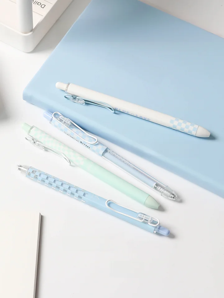 おしゃれなチェック柄ボールペン【水性・黒・速乾・学生向け】