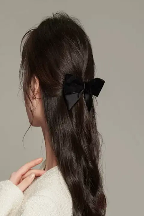 リボンデザインのヘアクリップ【春夏用・後頭部用・ファッション小物】