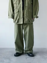 ウォッシュ加工のレトロホワイトサテン生地工事パンツ【ウエスト調整可能・ゆったりスタイル】（セットアップ対応）