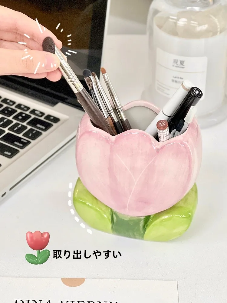 80年代キャラクター文房具の魅力：花柄陶器製ペン立ての実用性とデザイン解析