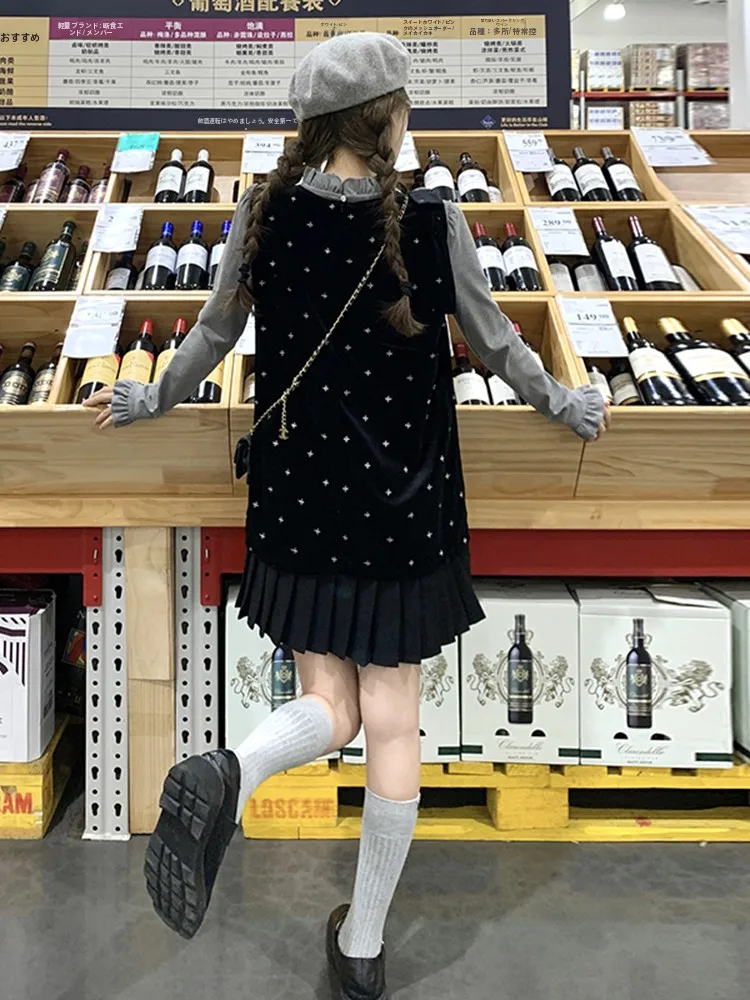 13度の春をどう着こなす？黒色シルクベロアワンピースが解決する通勤ファッションの悩み