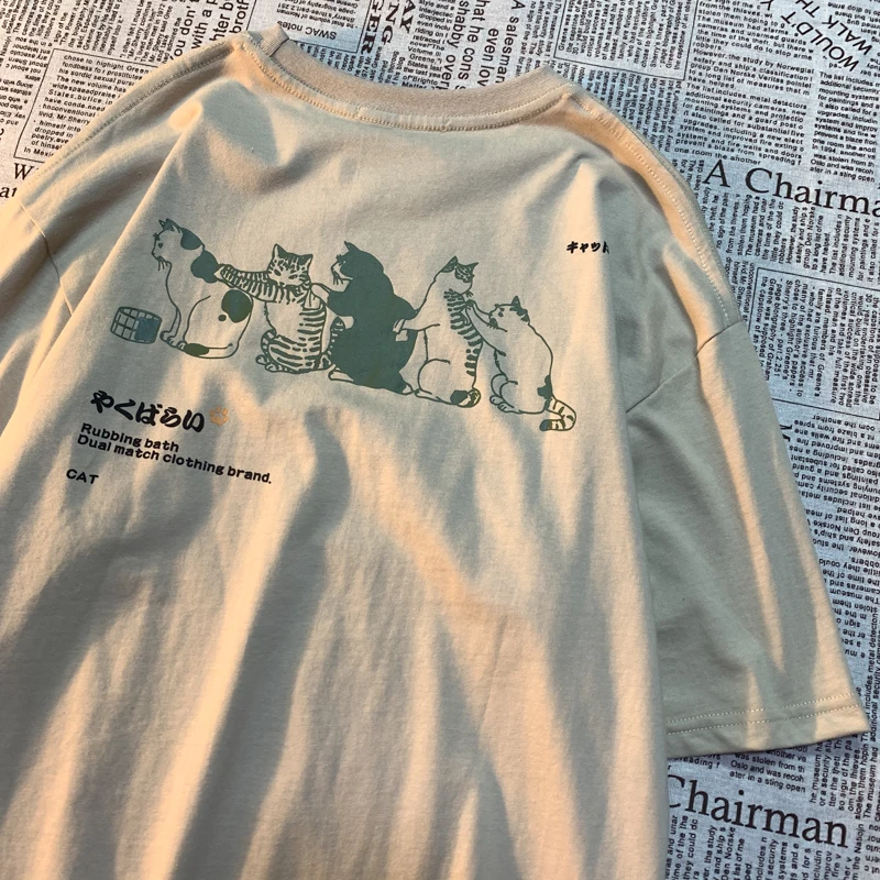 アメリカンレトロキャットプリントTシャツ：ゆったりフィットで夏の日常を彩る