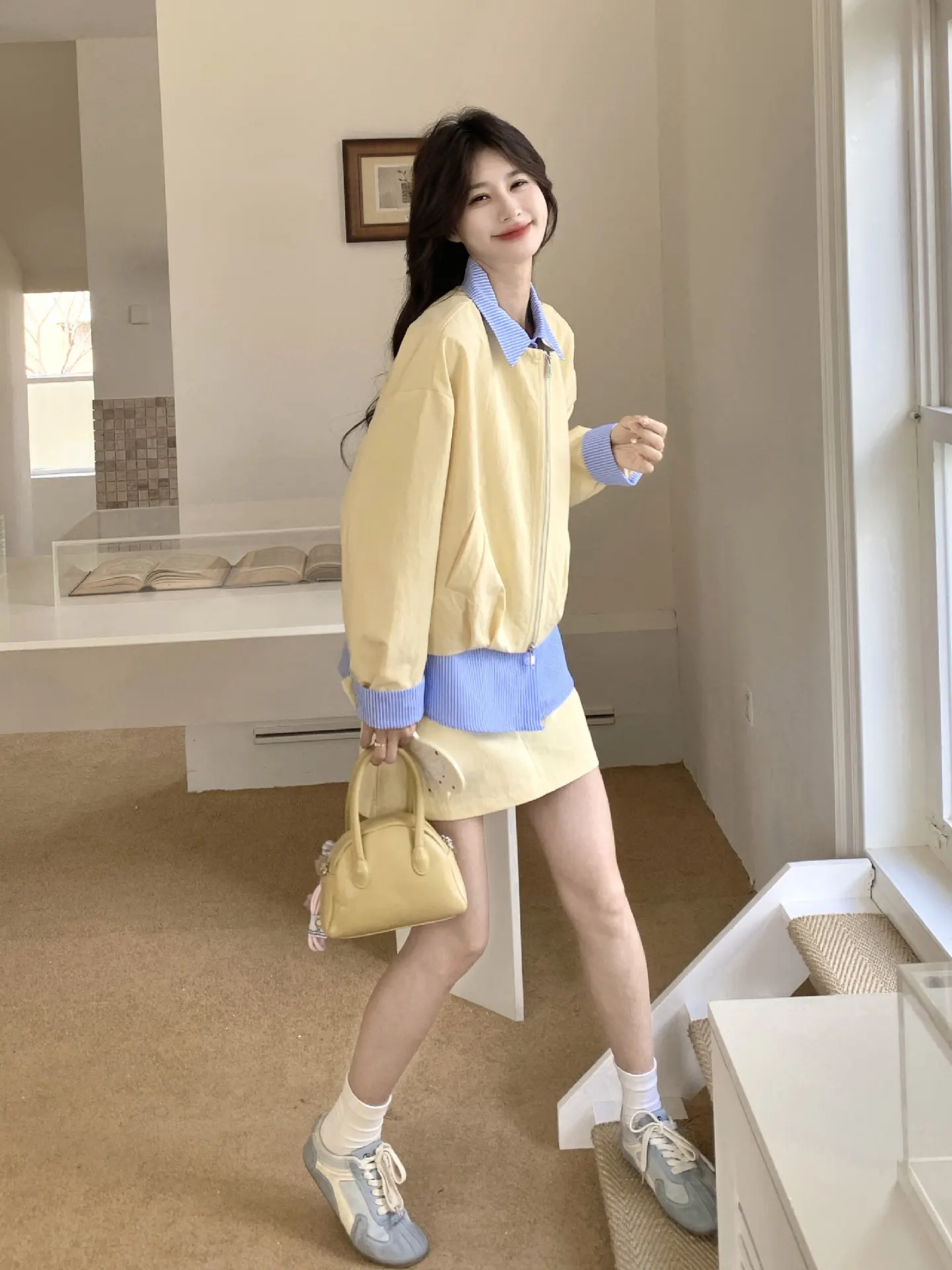 黄色のストライプジャケットとスカートで春を彩るコツは？